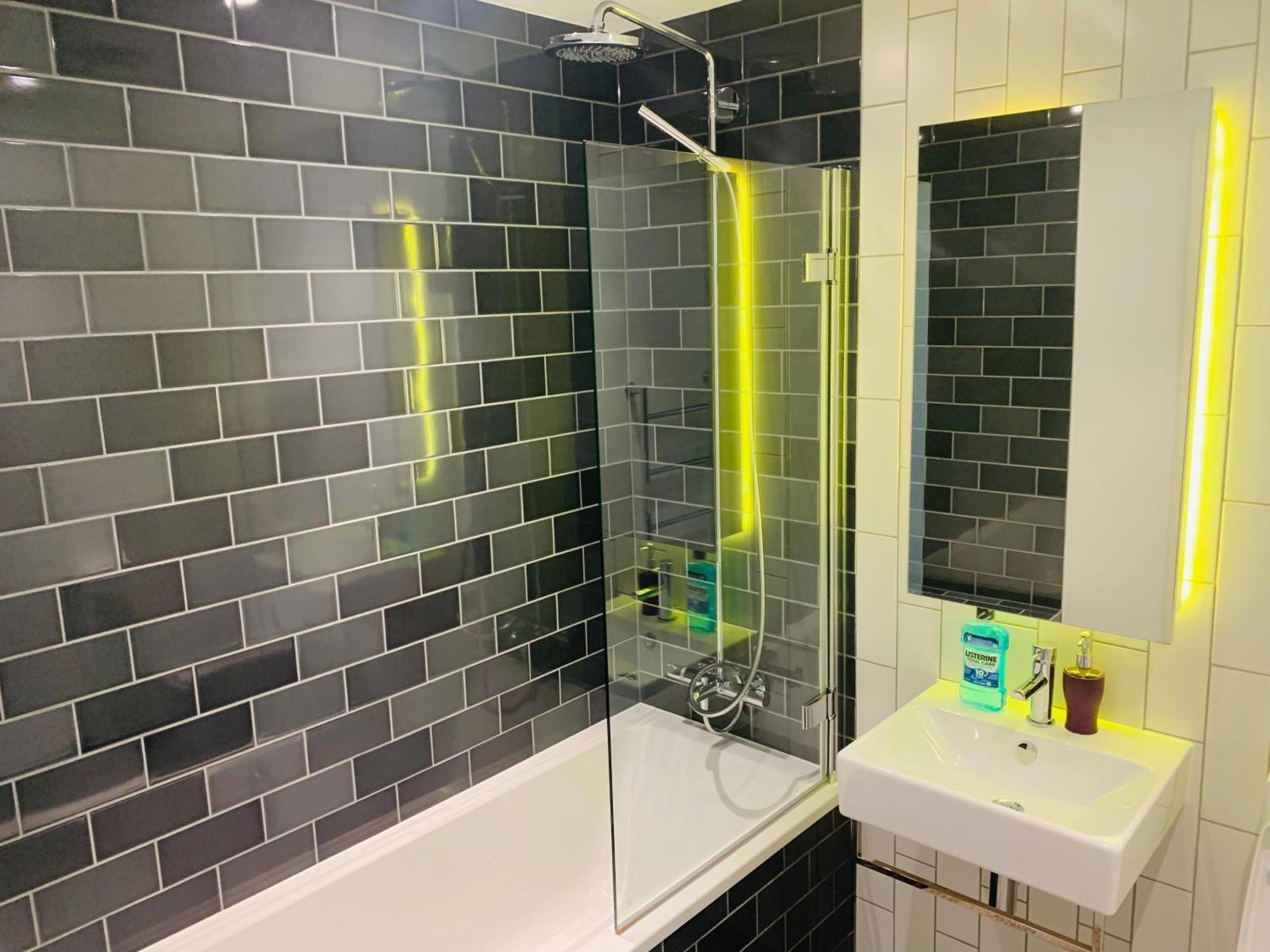 Lush Living - Double Room With Private Bathroom London Kültér fotó